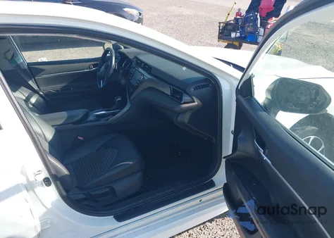 2020 Toyota Camry Se z USA, uszkodzony, nr VIN 4T1G11AK5LU342909